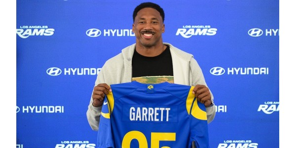 Myles Garrett a enfin pu porter le maillot numéro 95 des Rams de Los Angeles Myles Garrett a enfin pu porter le maillot numéro 95 des Rams de Los Angeles
